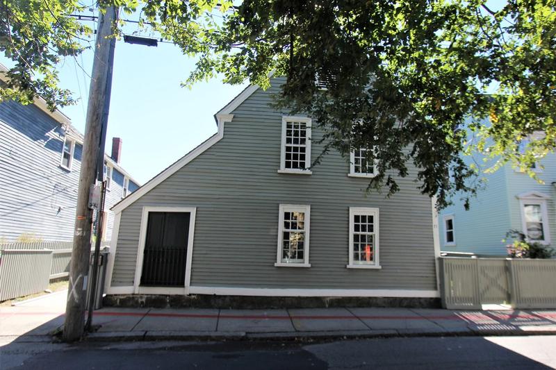 Narbonne House - Essex Street - History's Homes