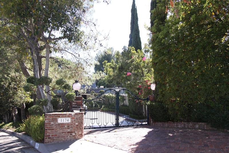 Elvis Presley Home - Beverly Hills - History's Homes