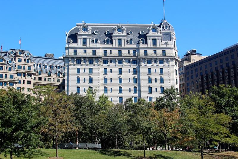 Willard Hotel front - Pennsylvania Avenue - History's Homes