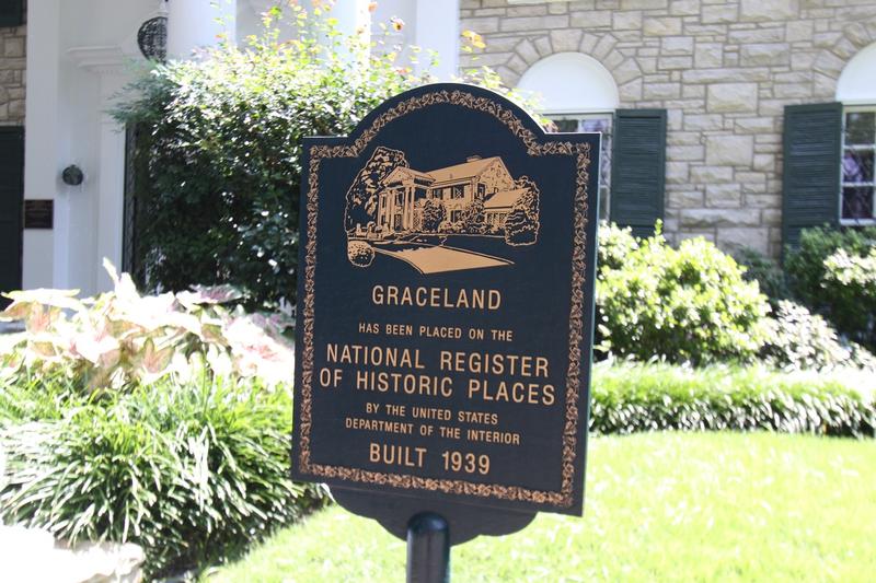 Graceland plaque - Memphis - History's Homes