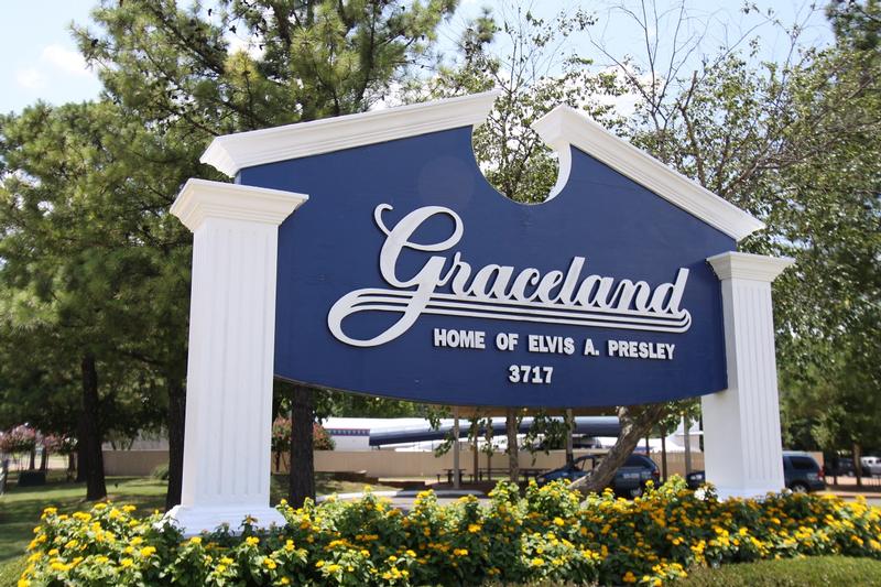 Graceland sign - Memphis - History's Homes