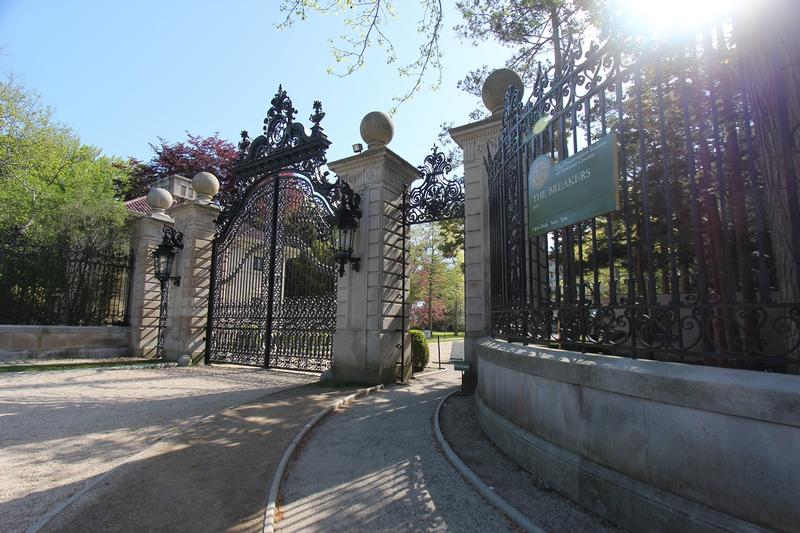 The Breakers sign - Newport - History's Homes