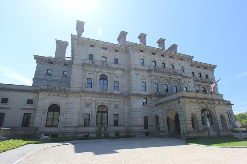 The Breakers - Ochre Point Avenue - History's Homes