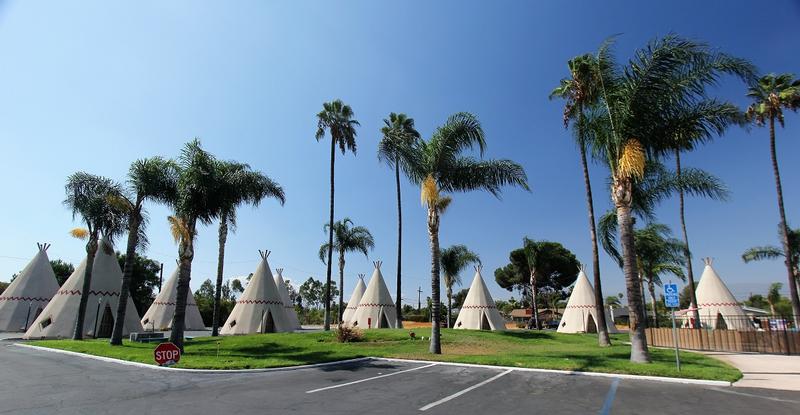 Wigwam Motel #7 row of teepees - Rialto - History's Homes