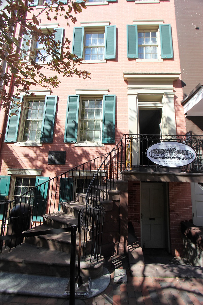 Petersen House front door - Washington, D.C. - History's Homes