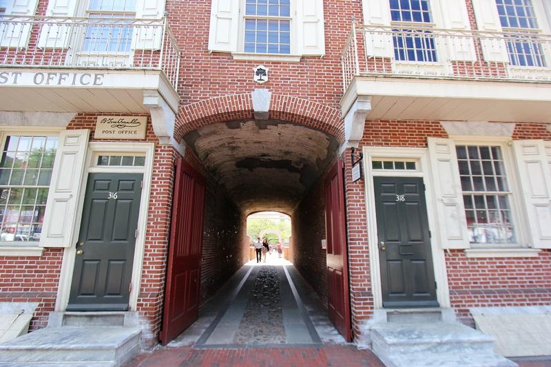 Franklin Court passage - Philadelphia - History's Homes